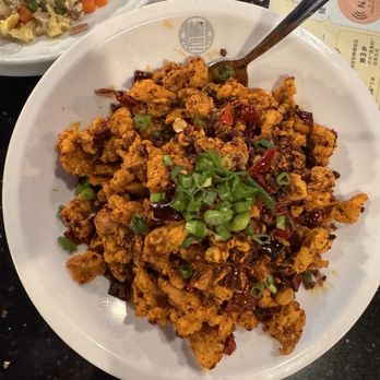 Chilispot signature dishes Chongqing Popcorn Chicken 301重庆辣子鸡
Szechuan Wonton (Spicy) 105红油抄手
Storm Fish Fillet 603椒点风暴鱼